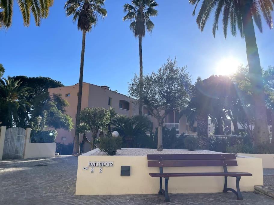 Appartement Vue Mer, 5Min A Pied De La Plage, Parking Prive Vallauris Kültér fotó